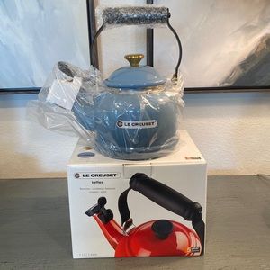 AUTHENTIC - LE CREUSET Kettles. Beautiful Chambray - gold features. Timeless!